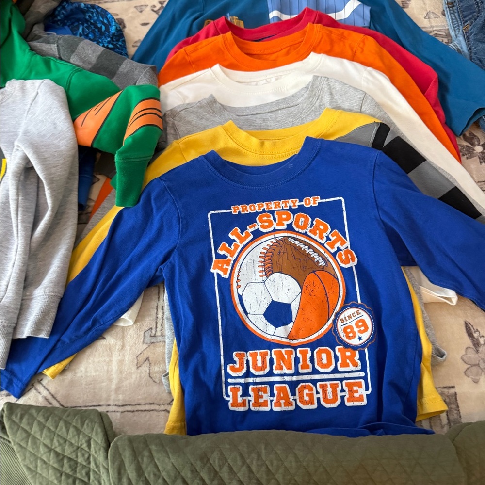 Boys 4T clothing bundle - Picture 2 of 12